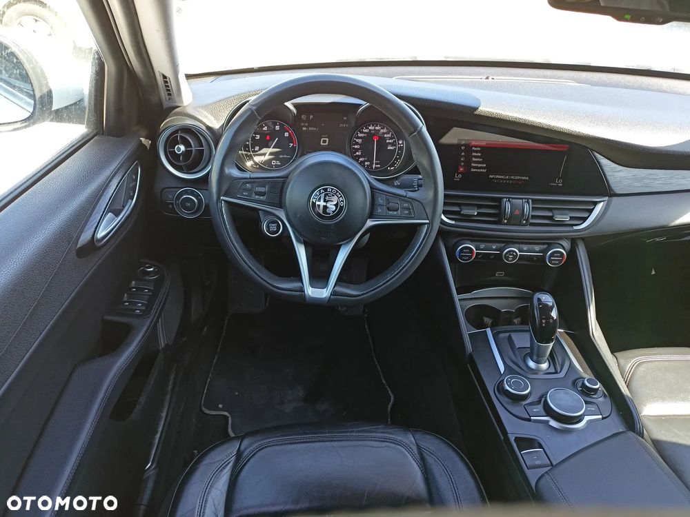 Alfa Romeo Giulia - 10