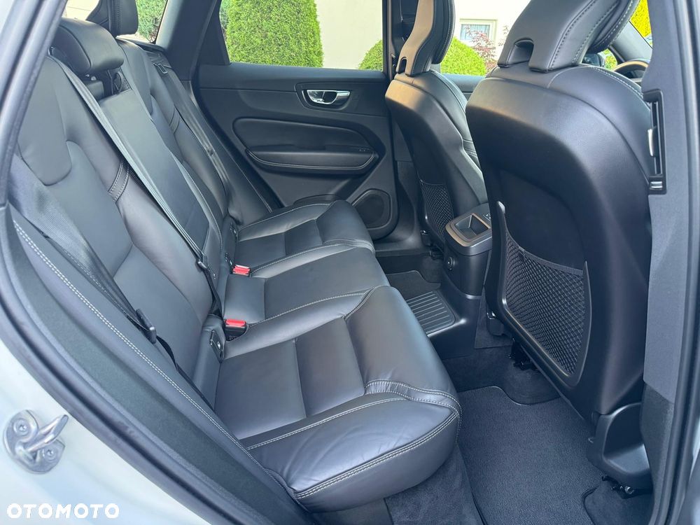 Volvo XC 60 T8 Plug-In Hybrid AWD R-Design - 14