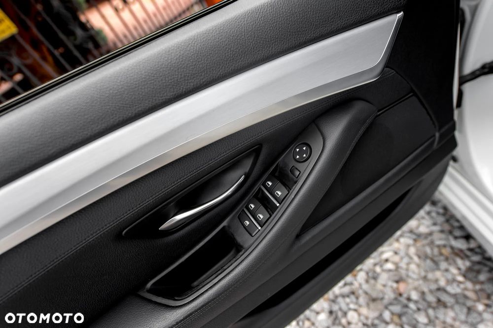 BMW Seria 5 525d xDrive Sport-Aut Modern Line - 26