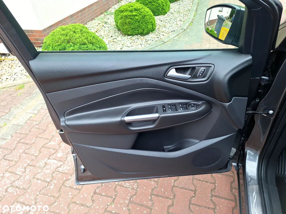 Ford Kuga 1.5 EcoBoost 2x4 Titanium - 23