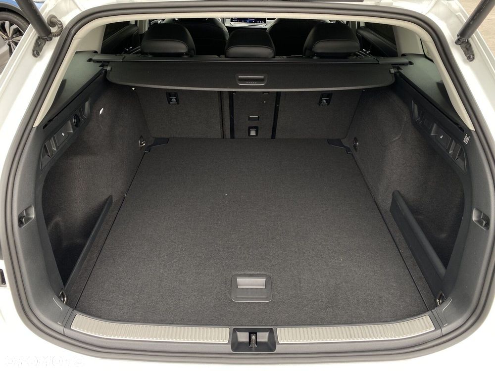Volkswagen Passat Variant 2.0 TDI SCR 4Mot Elegance DSG - 38