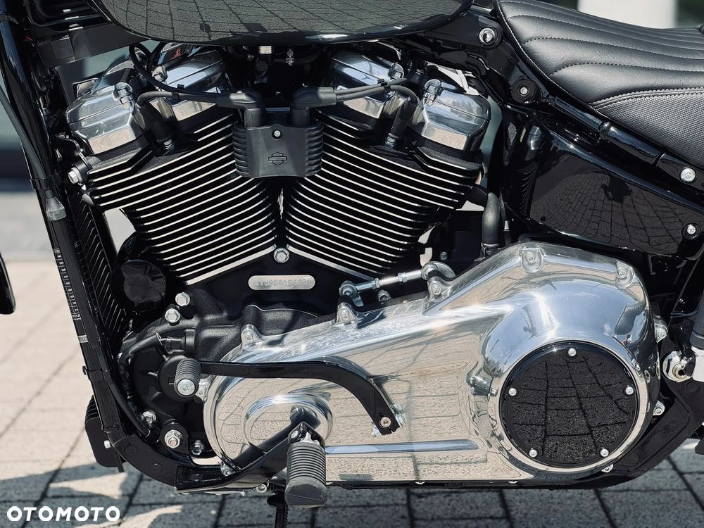 Harley-Davidson Softail Street Bob - 19