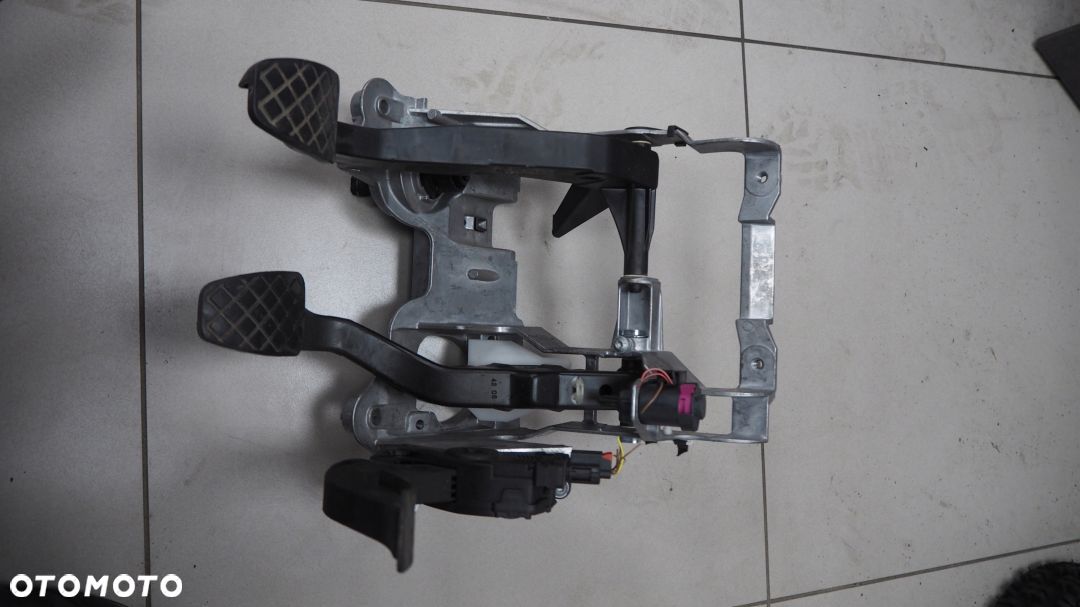 PEDAŁY STELAŻ 8K1721117 MANUAL AUDI A4 B8 A5 TDI - 1