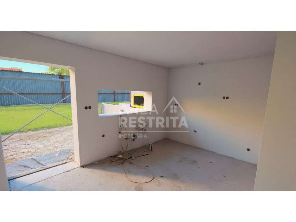 MORADIA EM BANDA T3 NOVA COM TERRAÇO E CHURRASQUEIRA - QUINTA DO CONDE - Grande imagem: 5/18