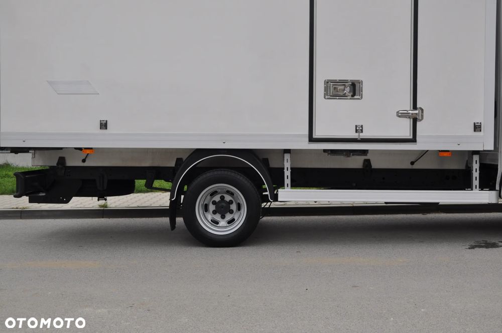 Iveco DAILY 156KM AUTOMAT CHŁODNIA IZOTERMA KRAJOWE BEZWYPADKOWE - 8