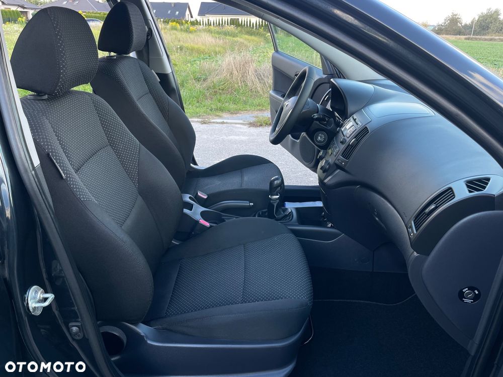 Hyundai i30 i30cw 1.6 CRDi blue Classic - 16