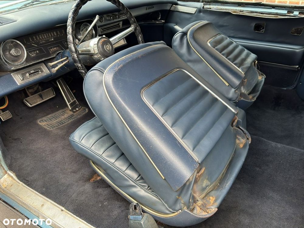 Cadillac Deville - 32