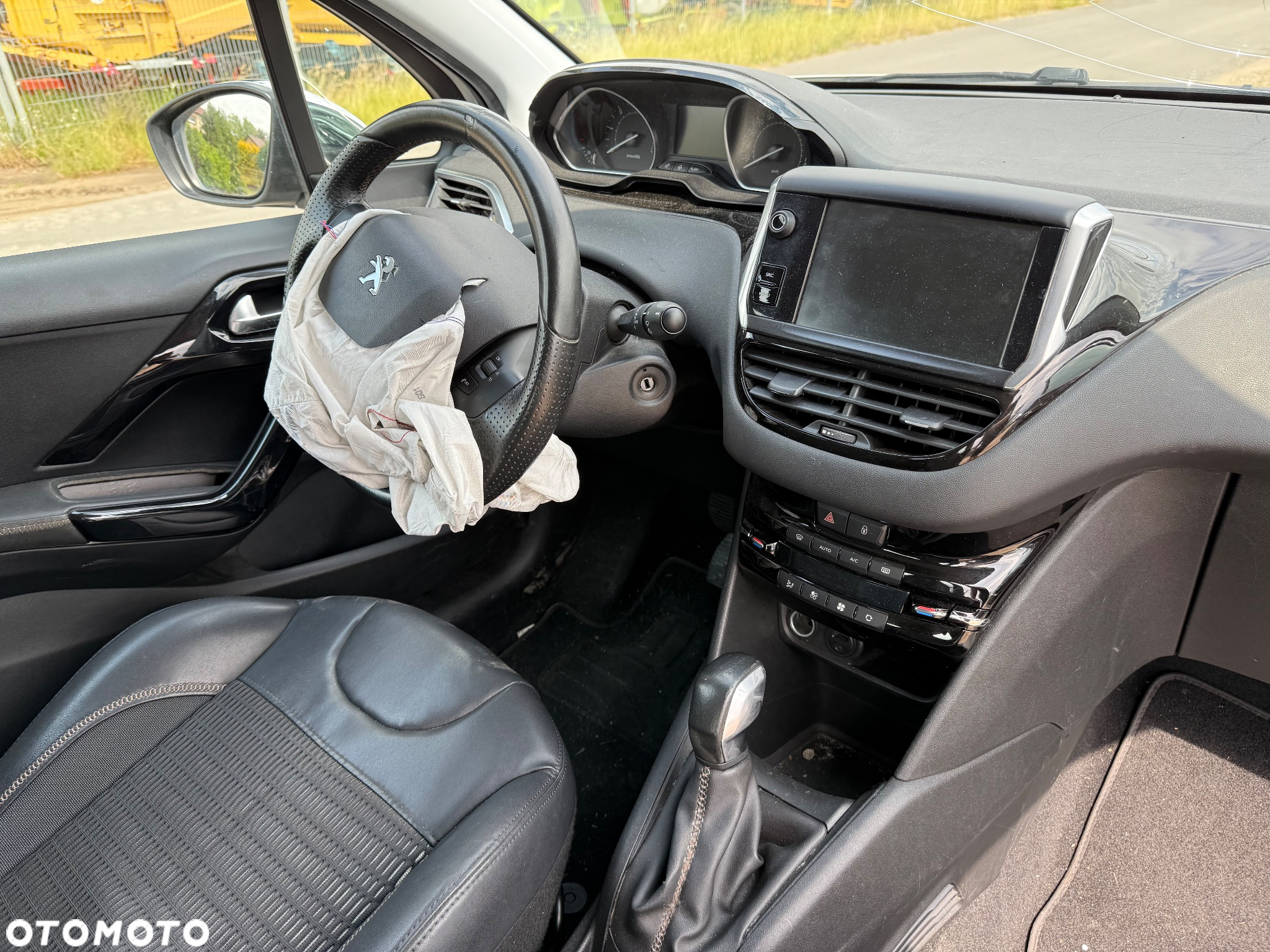 Peugeot 208 e-HDi 92 Stop&Start Allure - 13