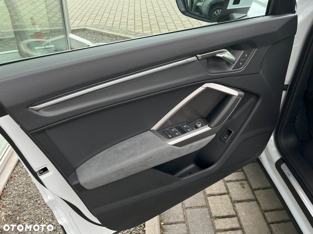 Audi Q3 Sportback - 11