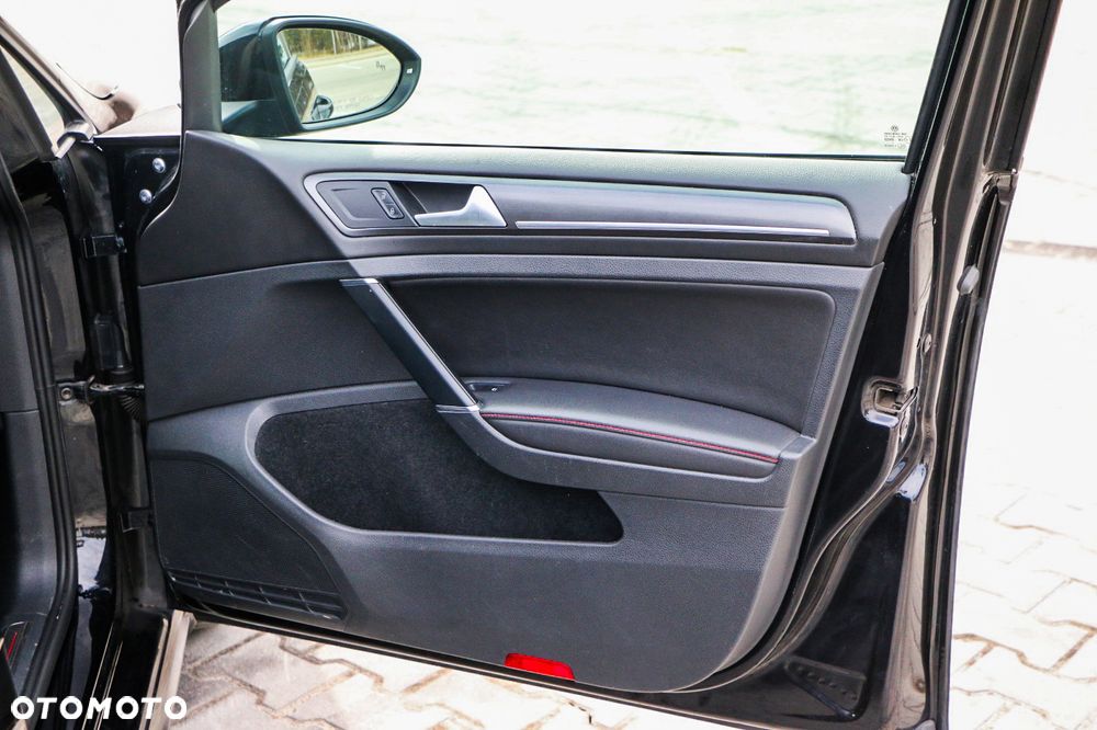 Volkswagen Golf 2.0 TSI OPF DSG GTI Clubsport - 3