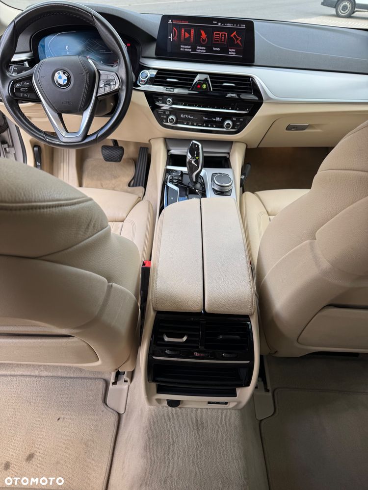 BMW Seria 5 518d - 28