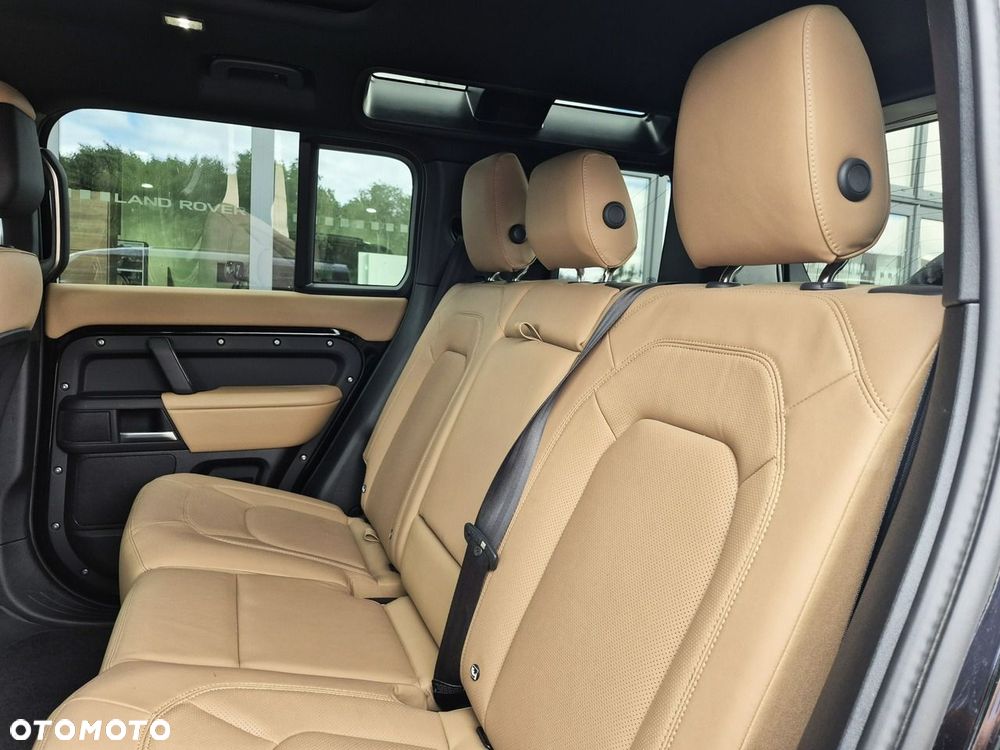 Land Rover Defender - 28