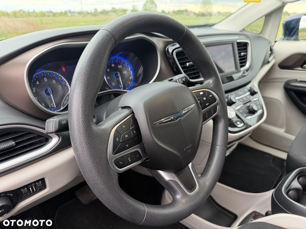 Chrysler Pacifica - 30