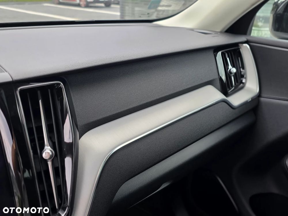 Volvo XC 60 B4 B Momentum Pro - 25