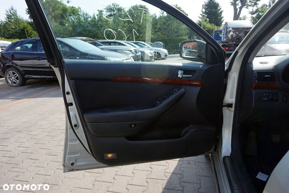 DRZWI PRZEDNIE LEWE AVENSIS II T25 KOMBI 1C0  SREBRNY TOYOTA 2003-2006 - 10