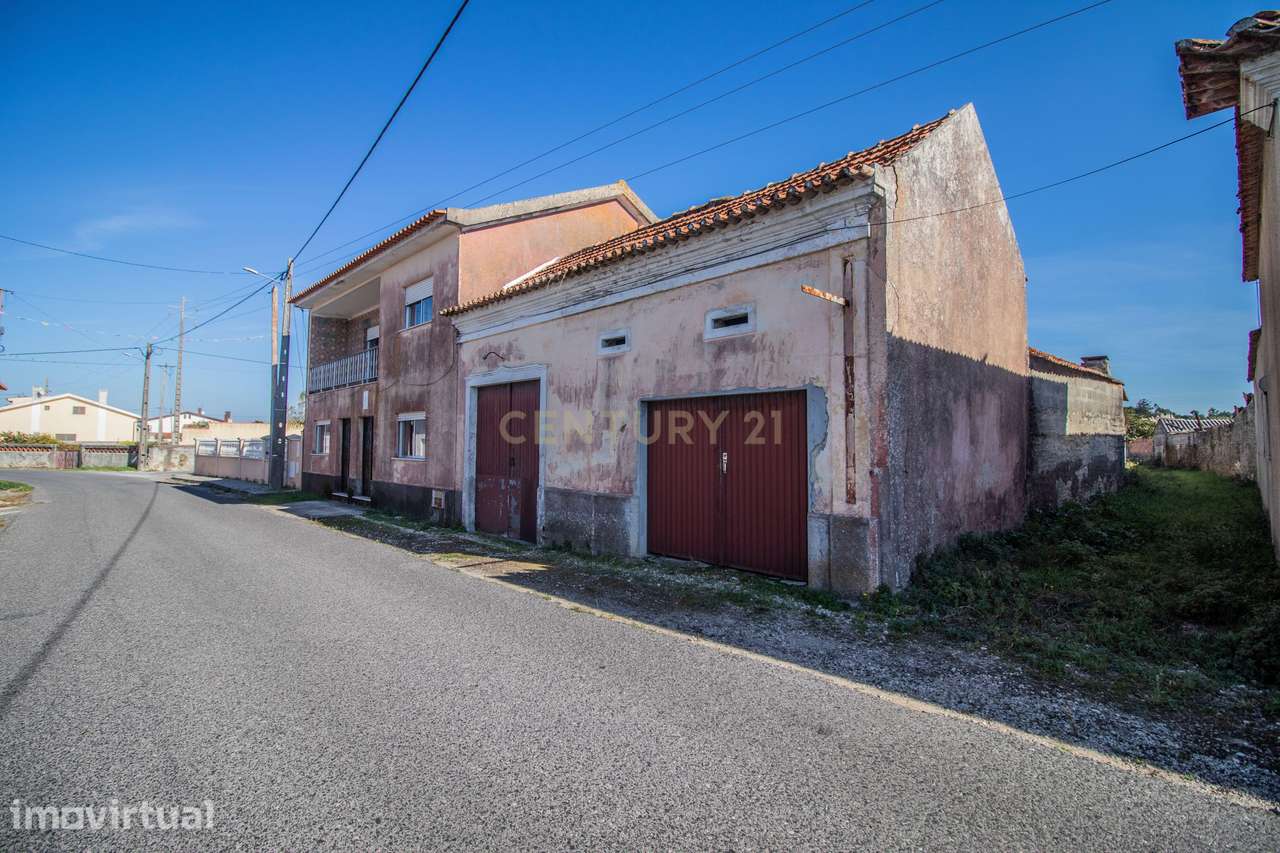 Moradia T3 com charme tradicional, espaços amplos e quintal com poço, - Grande imagem: 4/36