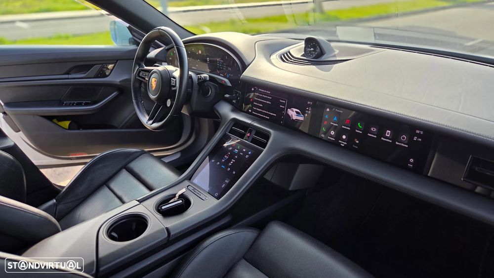 Porsche Taycan 4S - 11
