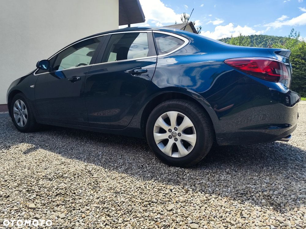 Opel Astra 1.4 T Executive EU6 - 3