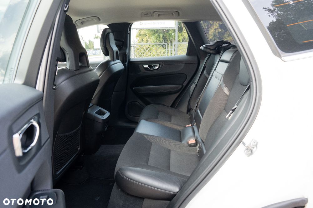 Volvo XC 60 D4 AWD Geartronic Momentum - 22