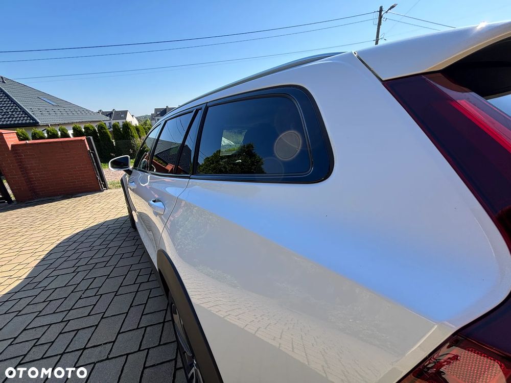 Volvo V60 Cross Country B4 D AWD Ultimate - 28