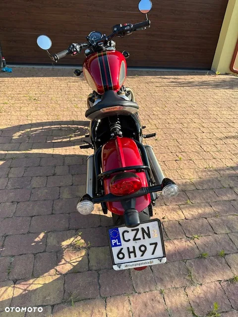 Triumph Bonneville Bobber - 4