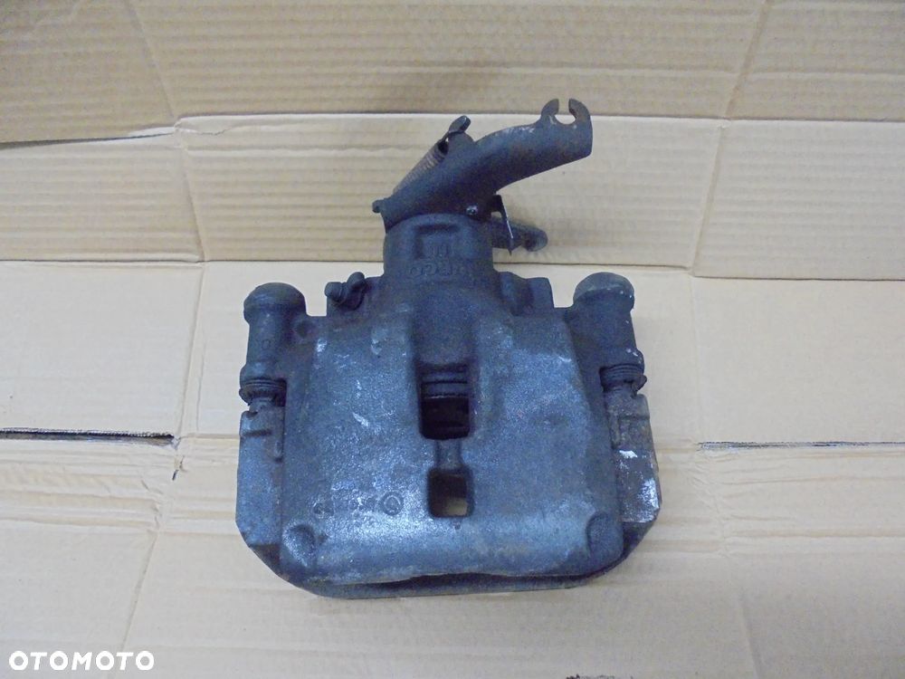 ZACISK TYŁ TYLNY IVECO 35C 2006- PRAWY