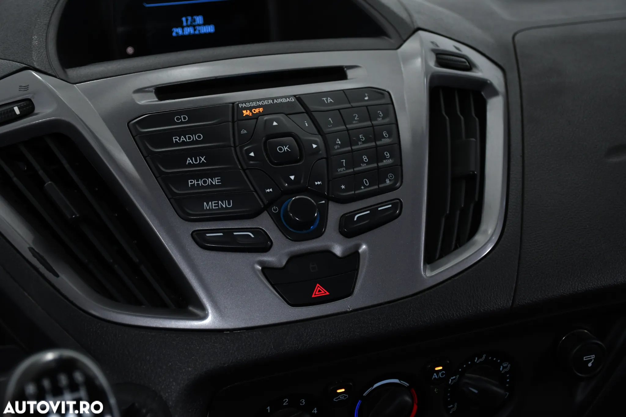 Ford Tourneo Custom - 17