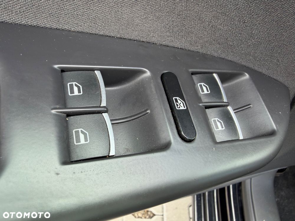 Volkswagen Touran 1.6 TDI DPF BlueMot Comfortline - 14