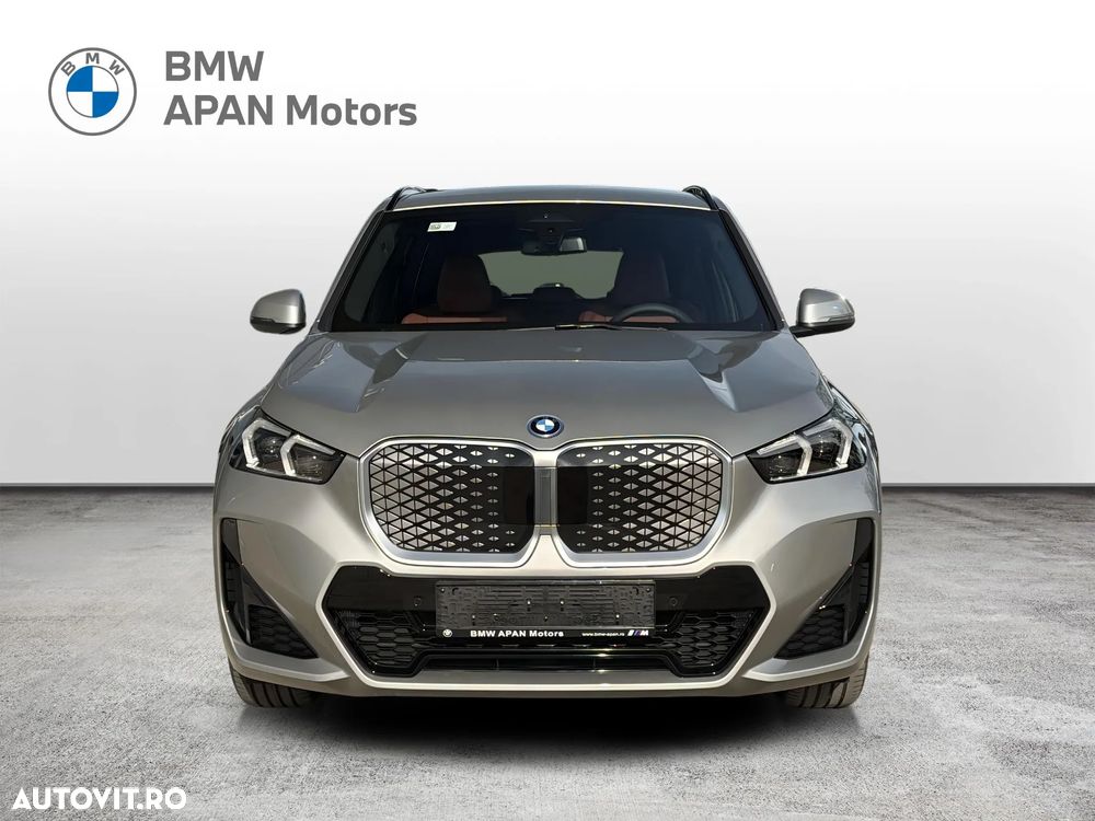 BMW iX1 eDrive20 M Sportpaket - 9