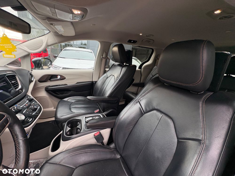Chrysler Pacifica - 14