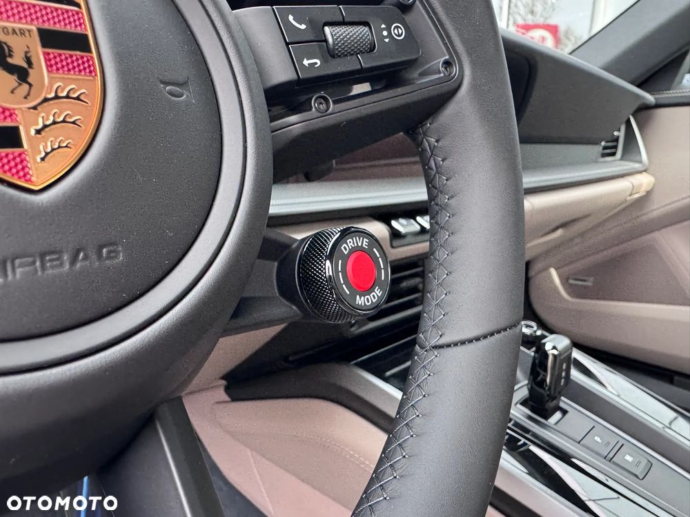 Porsche 911 Carrera 4S - 16