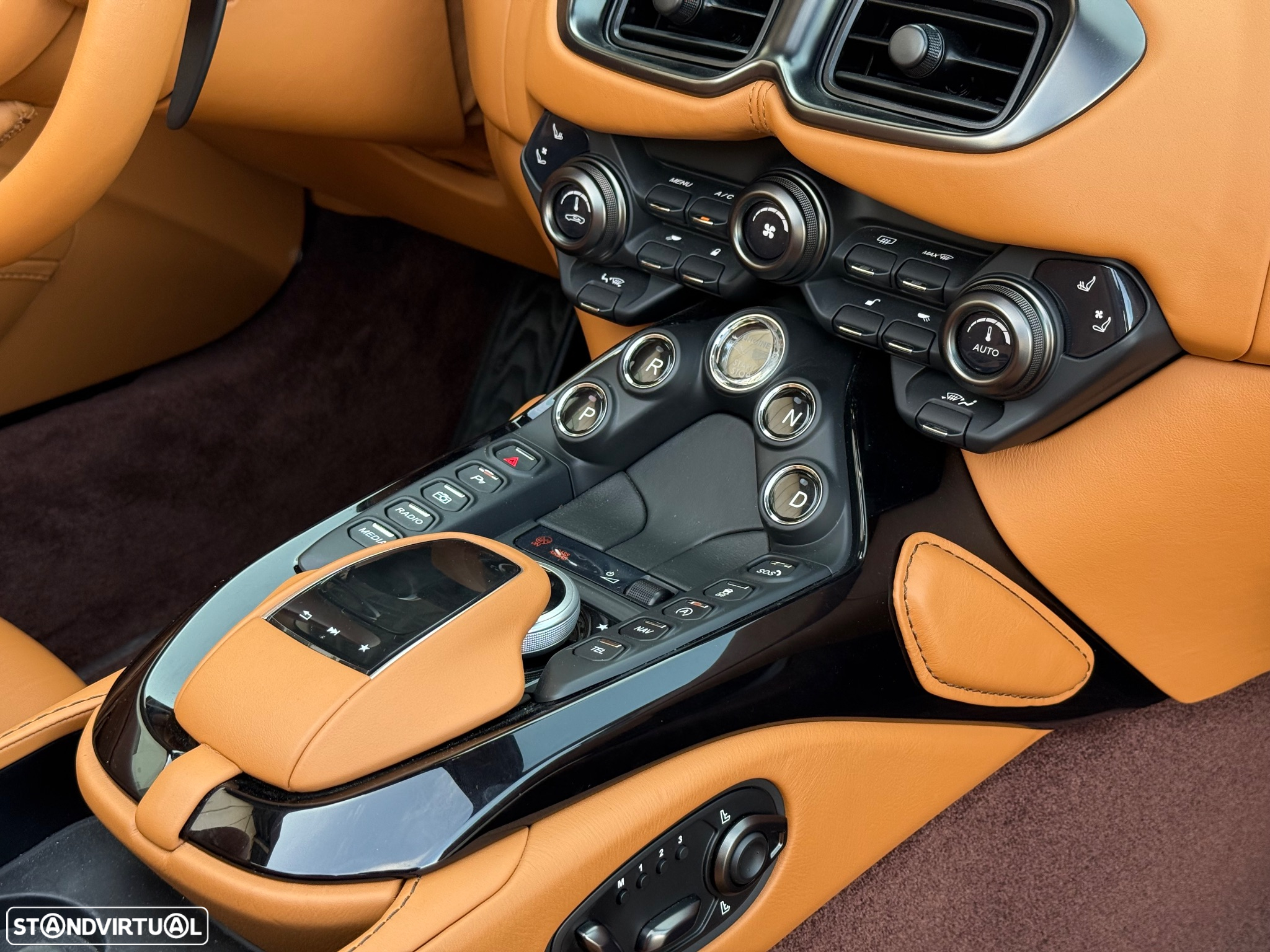 Aston Martin Vantage Roadster V8 - 41