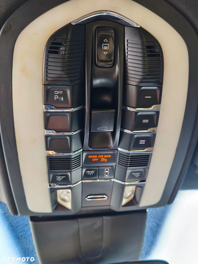 Porsche Cayenne Platinum Edition - 13
