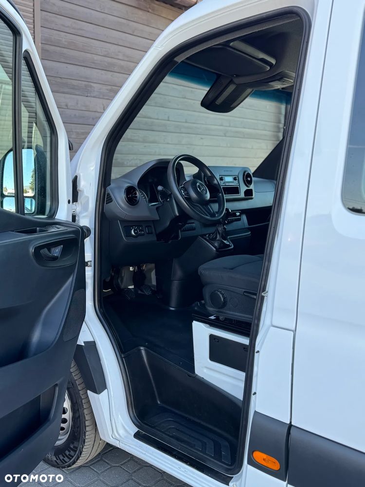Mercedes-Benz Sprinter - 11