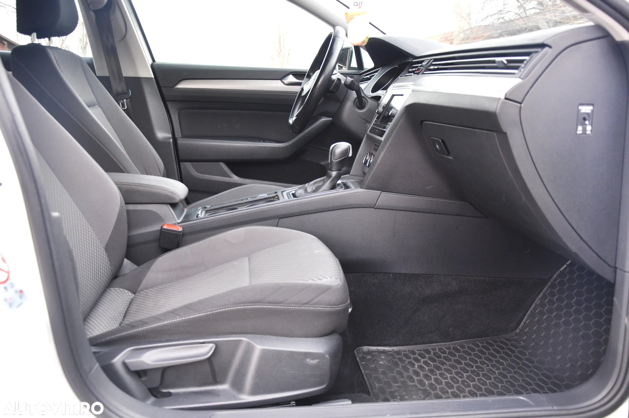 Volkswagen Passat Variant 2.0 TDI DSG Trendline - 11