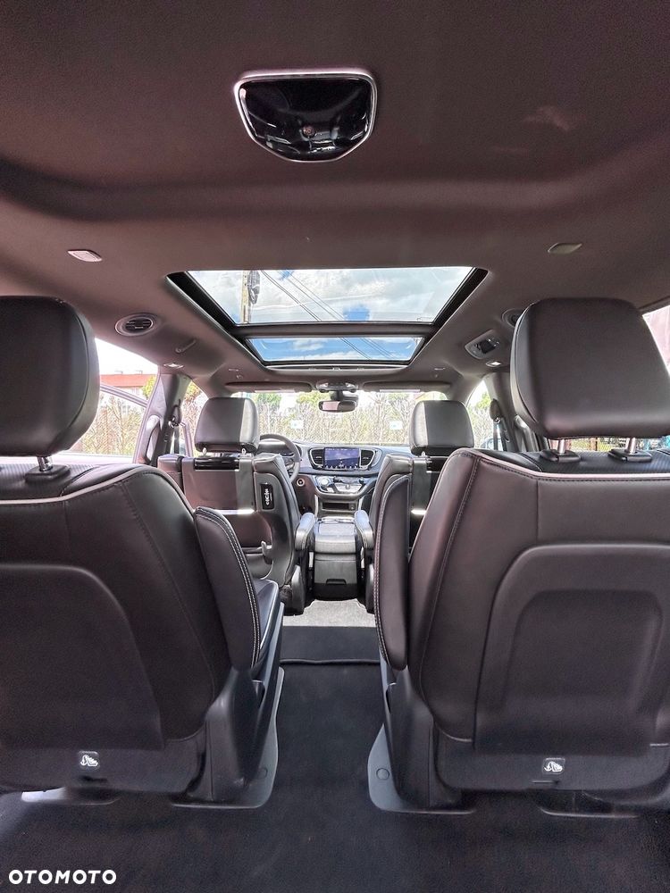Chrysler Pacifica - 17