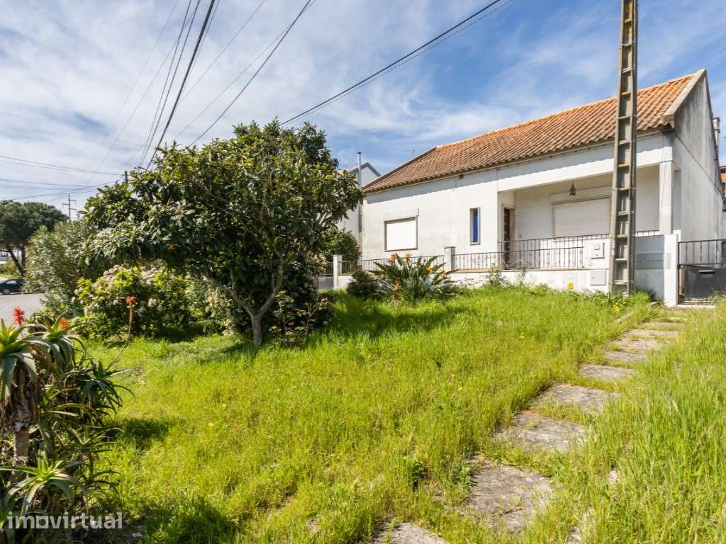 Moradia T3 térrea com garagem e espaço exterior em São João da Talha - Grande imagem: 3/29