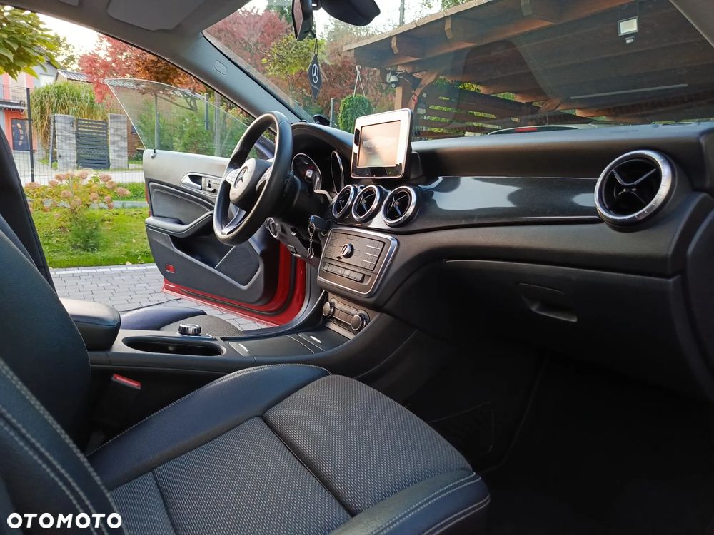 Mercedes-Benz CLA - 25