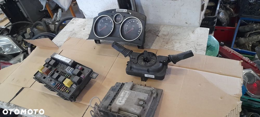 PRZEŁĄCZNIK ZESPOLONY OPEL ASTRA H 281658