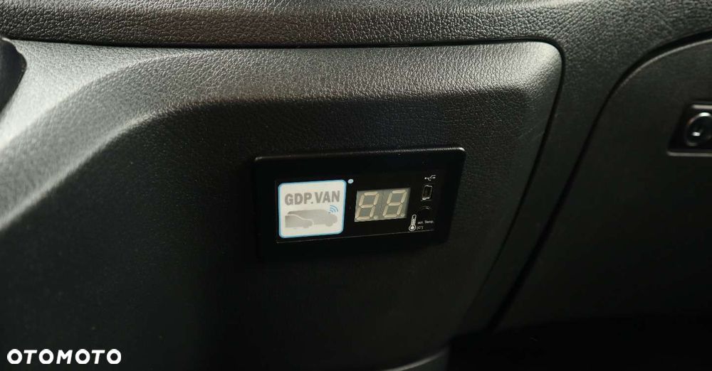 Mercedes-Benz Vito - 25