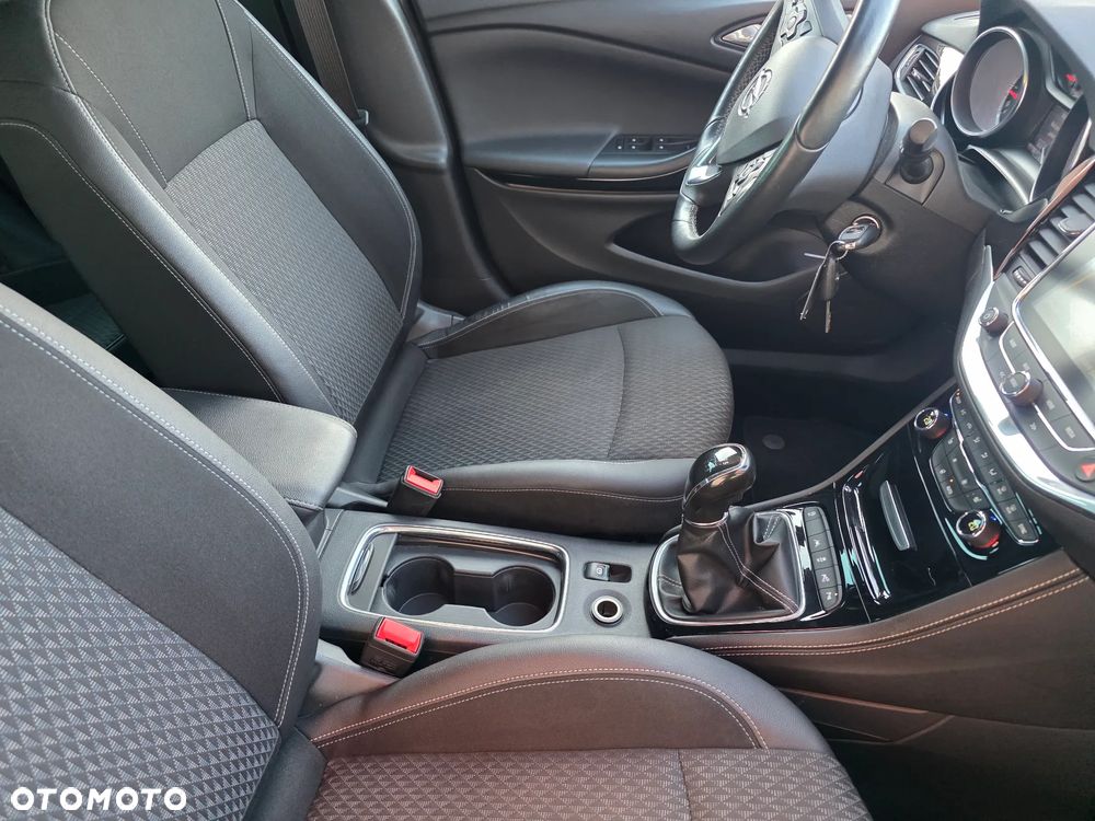 Opel Astra 1.4 Turbo Innovation - 25