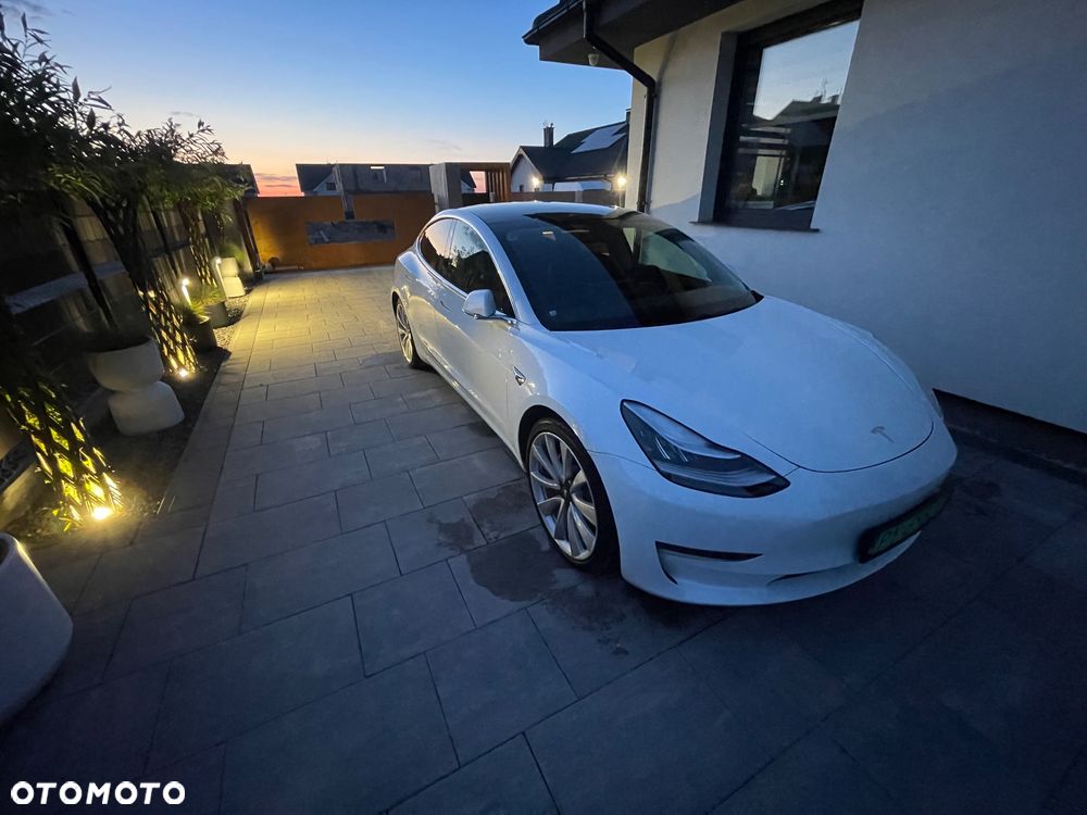 Tesla Model 3 Langstreckenbatterie Allradantrieb Dual Motor Performance - 28