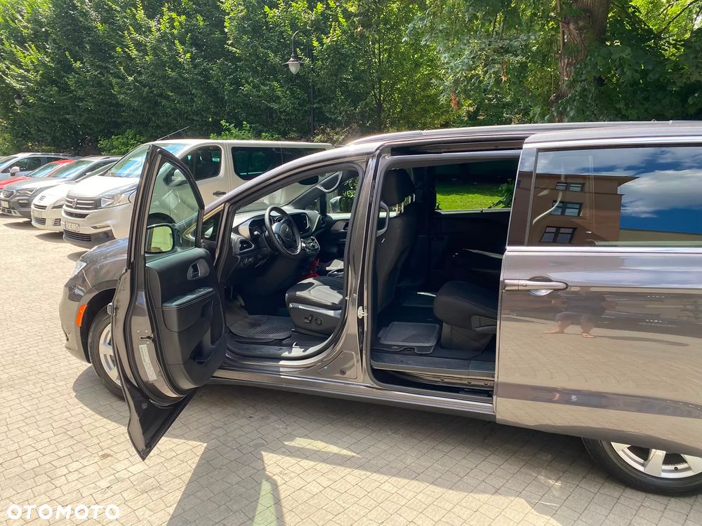 Chrysler Pacifica - 8