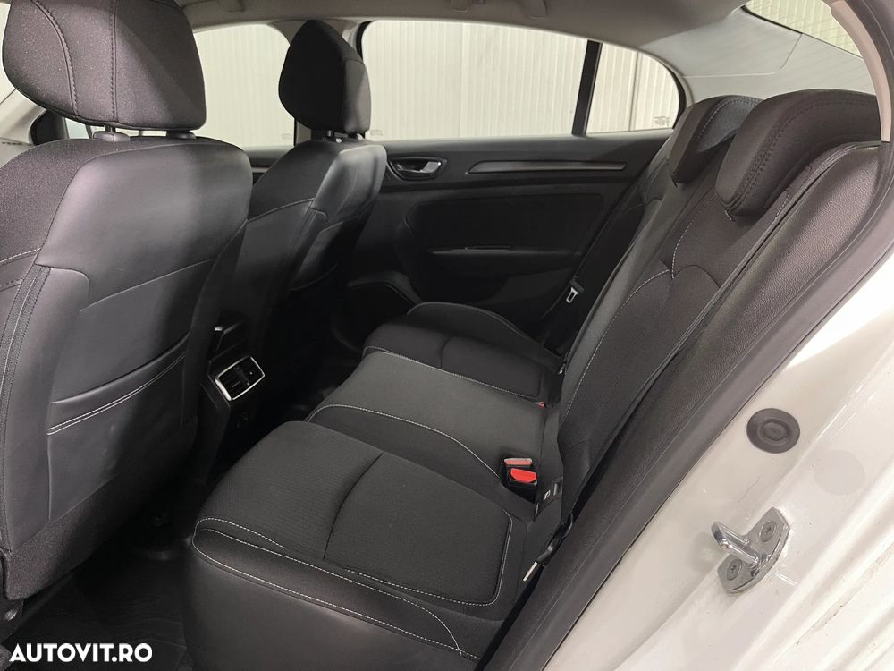Renault Megane TCe EDC Zen - 11