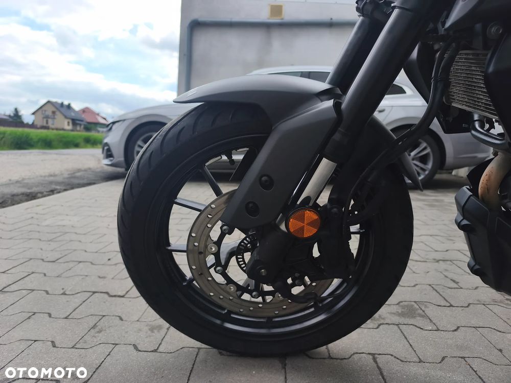 Yamaha MT - 8