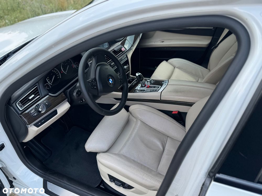 BMW Seria 7 740d - 7