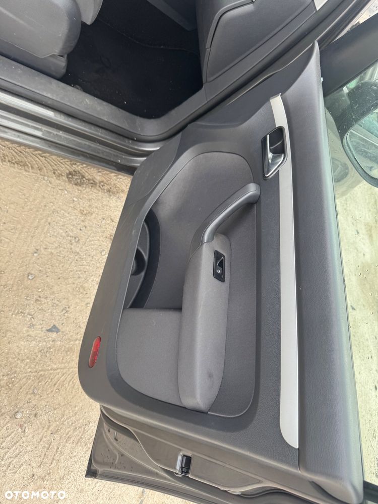 Volkswagen Touran 1.6 TDI DPF DSG Cup - 13