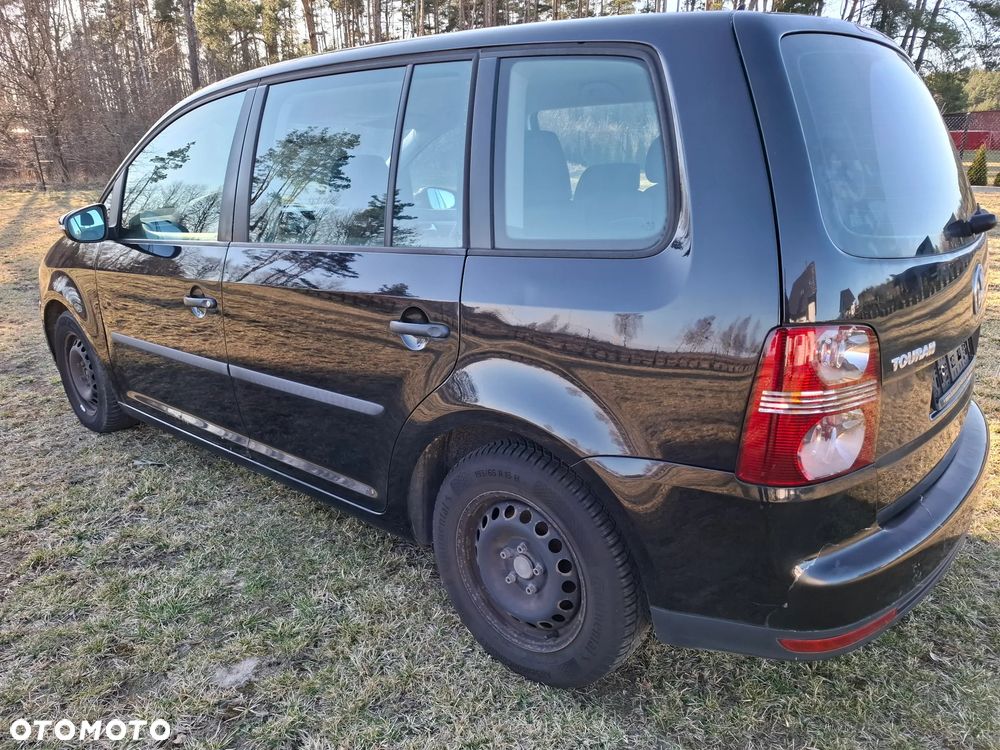Volkswagen Touran - 11