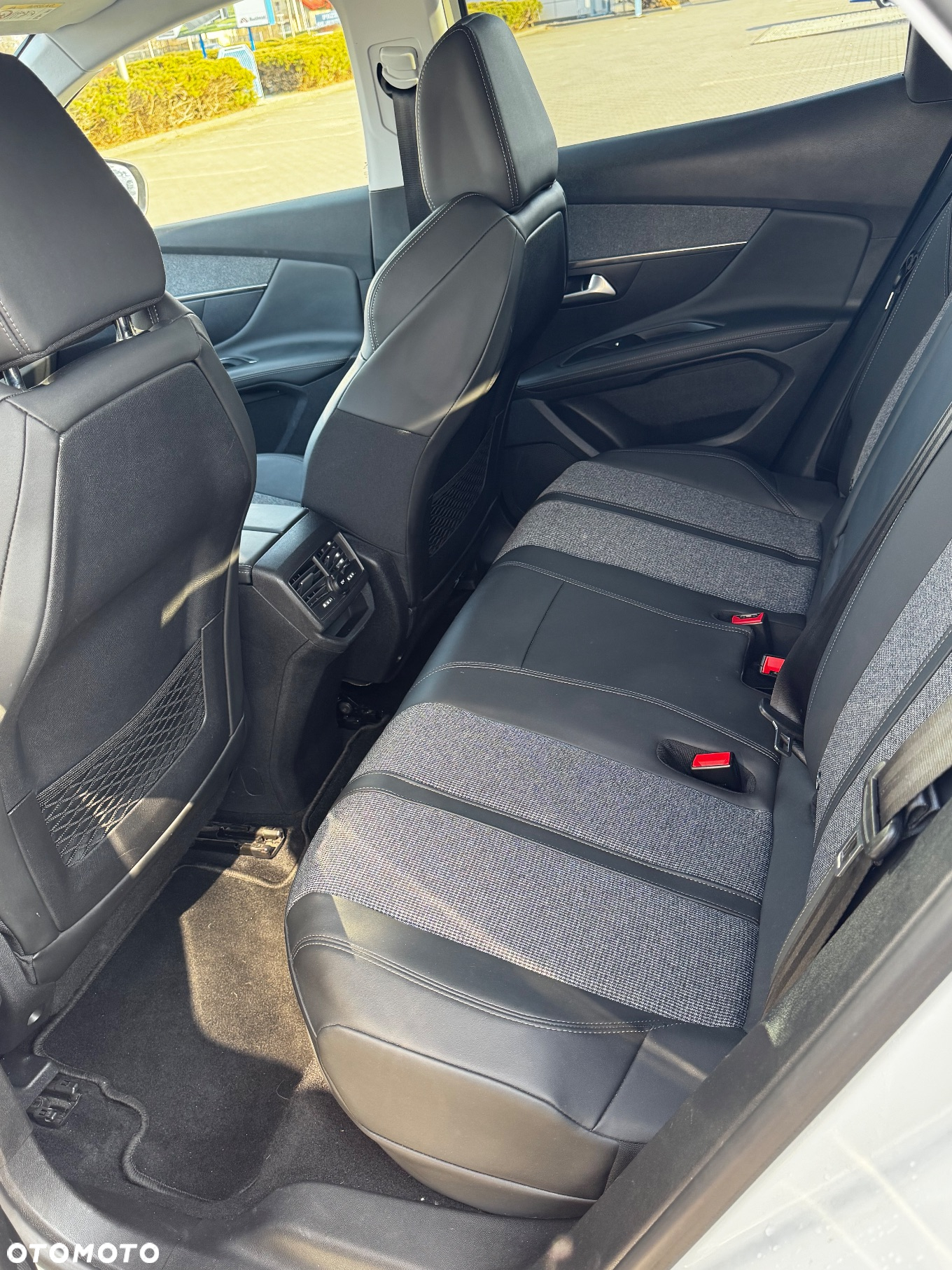 Peugeot 3008 1.6 PureTech Hybrid4 PHEV Allure Pack S&S EAT8 - 10