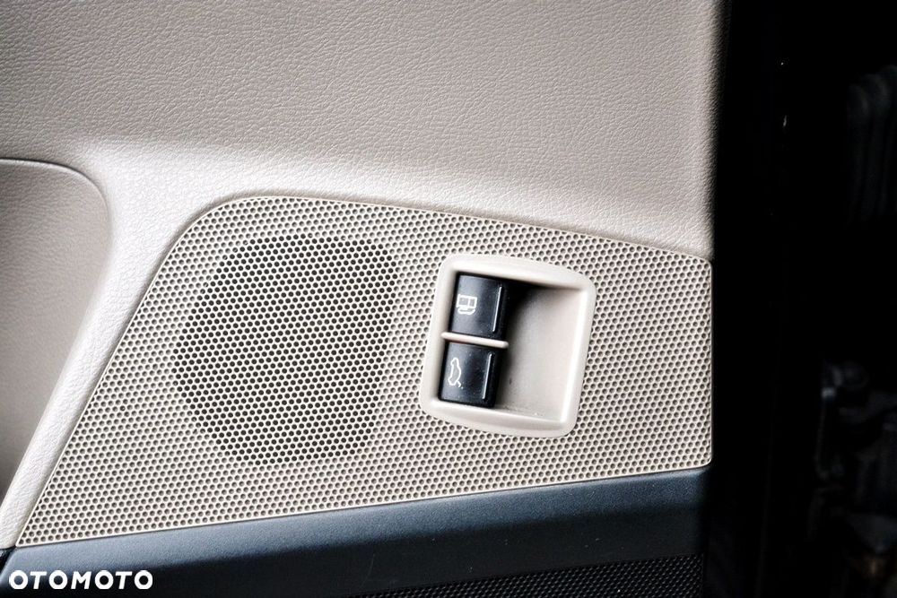 Volkswagen Passat 2.0 TDI DPF Highline - 24